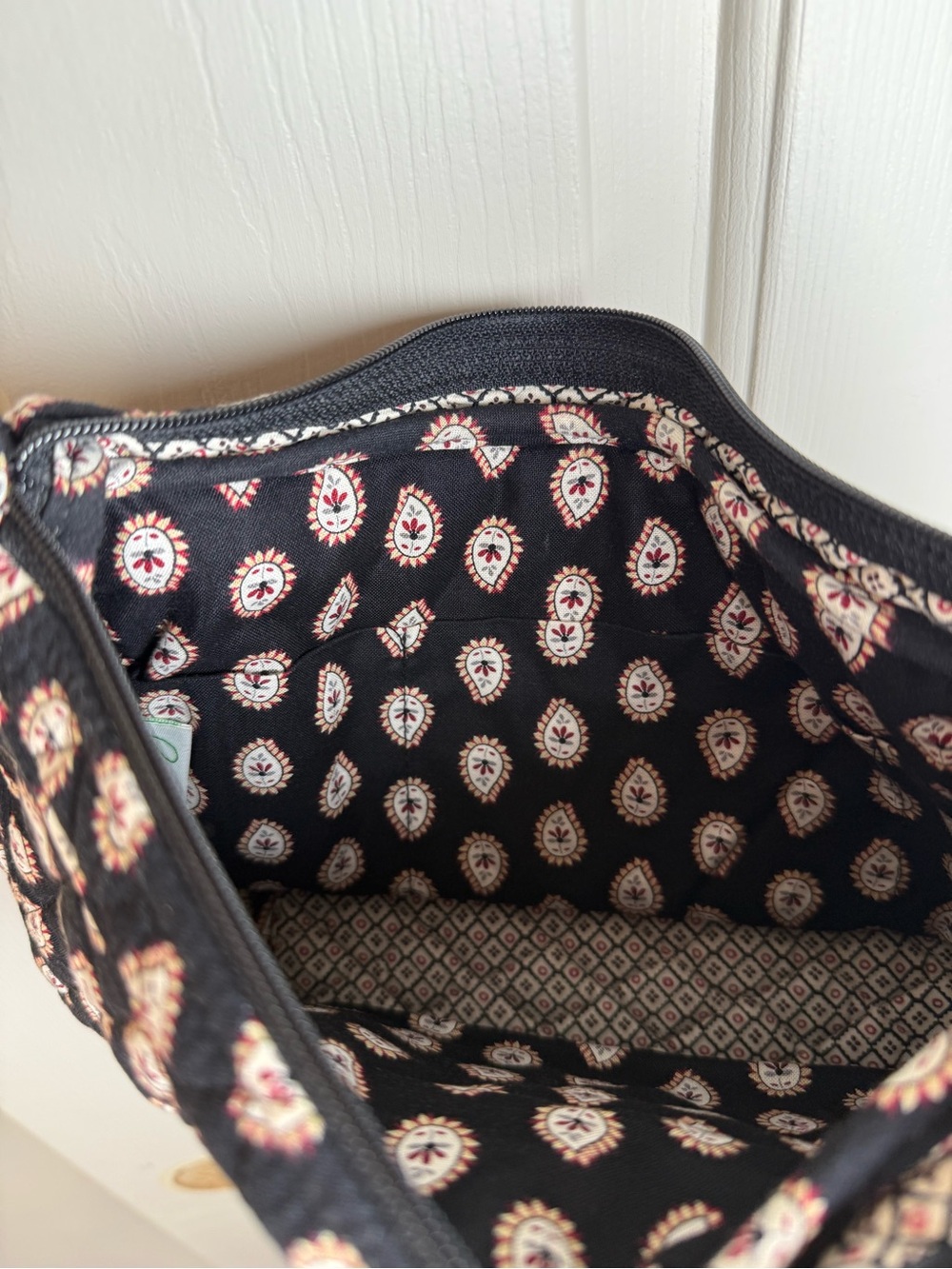 Vera Bradley Classic Black Hobo Purse NWOT Shoulder Bag 11x8x4.5 - Picture 4 of 9